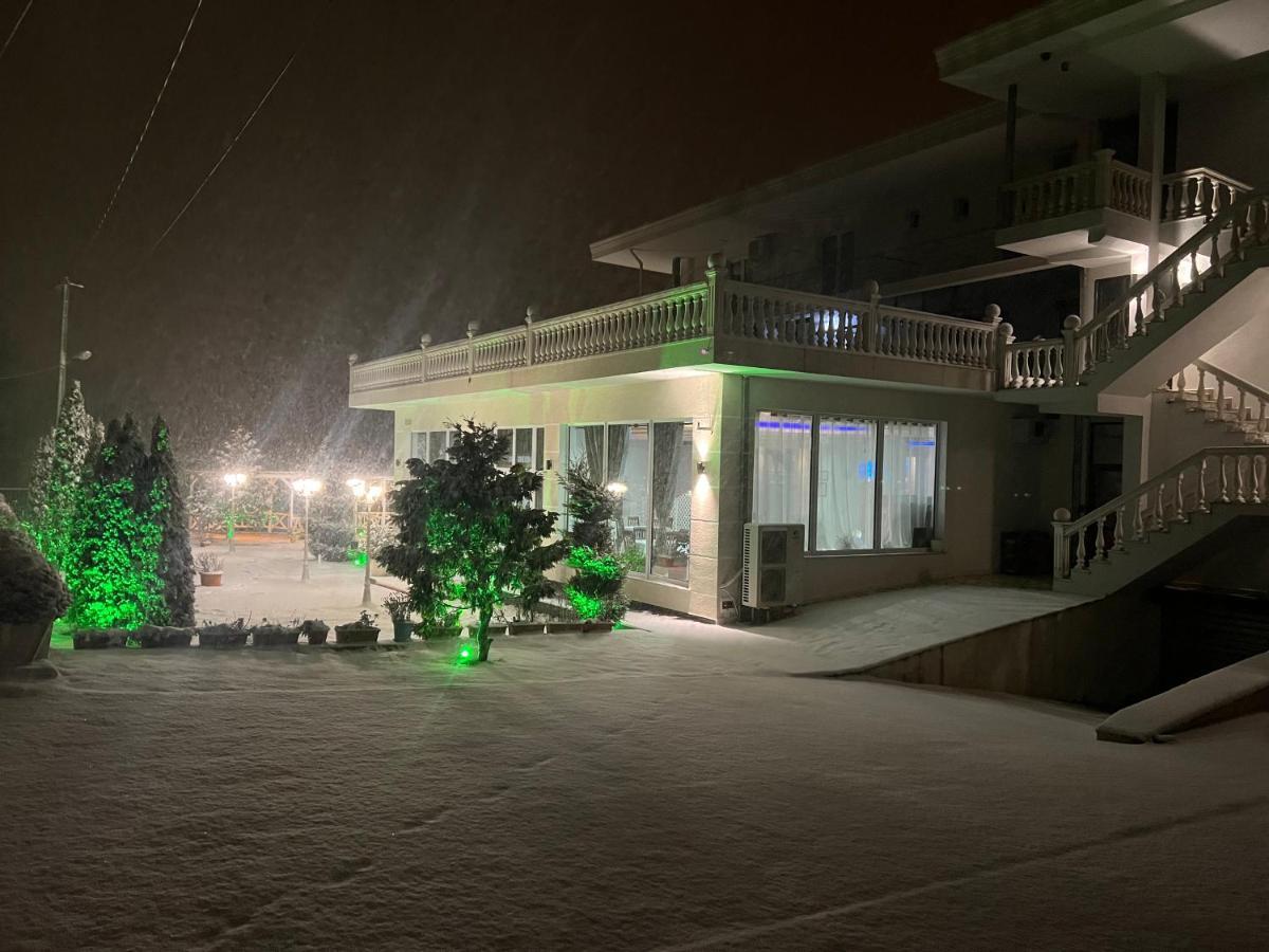 Hotel Taverna Zisi Erseke Exterior foto